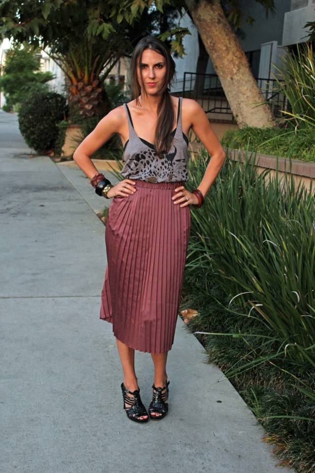 Športové a elegantné s touto sukňou a športovým topom polovičné sukne moderné záhyby športovo elegantné