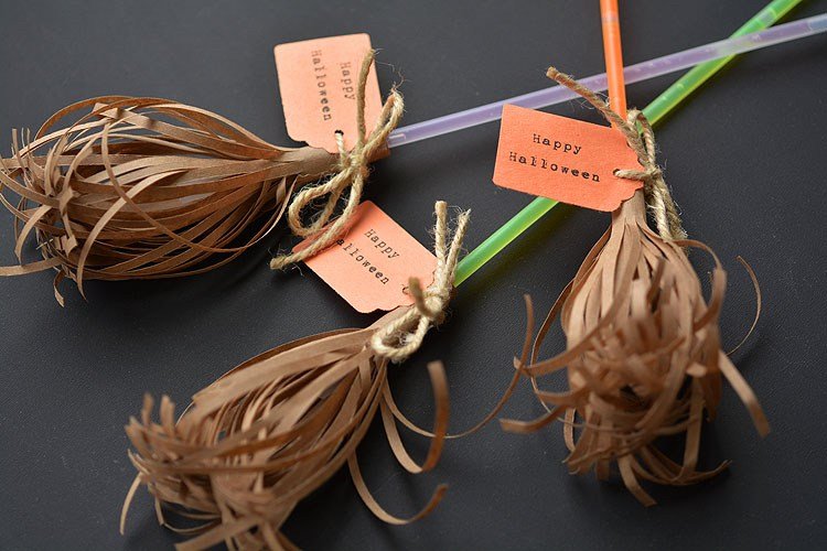 Halloweenske ručné práce s papierom - vtipné doplnky Halloweenske drotárstvo s papierom -inštrukcie-čarodejnica-metla-deko-pary-slamky