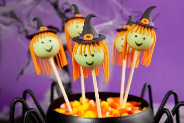 halloween-torta-pops-čarodejnica-vlasy-pomaranč-sladké drievko-klobúk-drotár