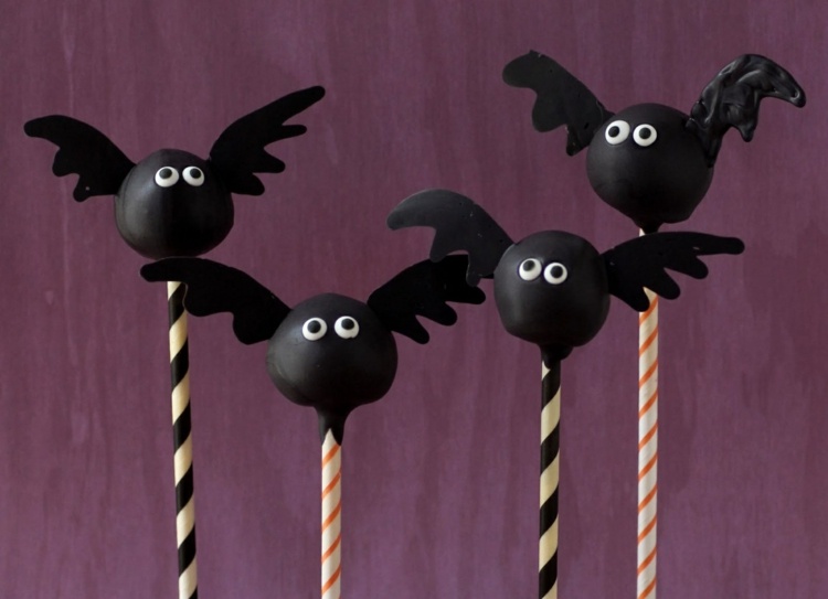 halloween-cake-pops-bat-idea-black-wing-glazúra