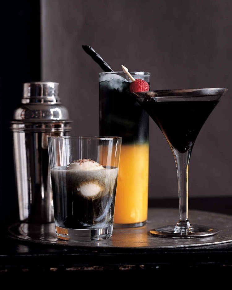 black-party-koktaily-halloween-dym-ľad