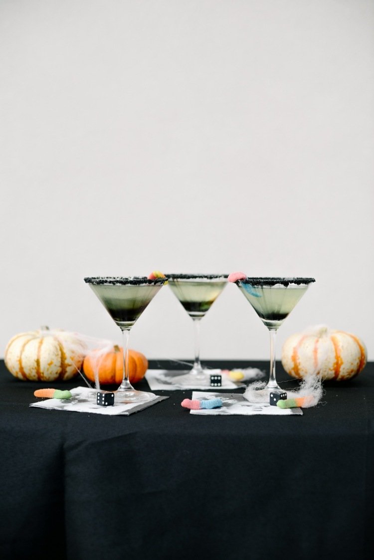 oogie-boogie-coctail-green-cloudy-vodka