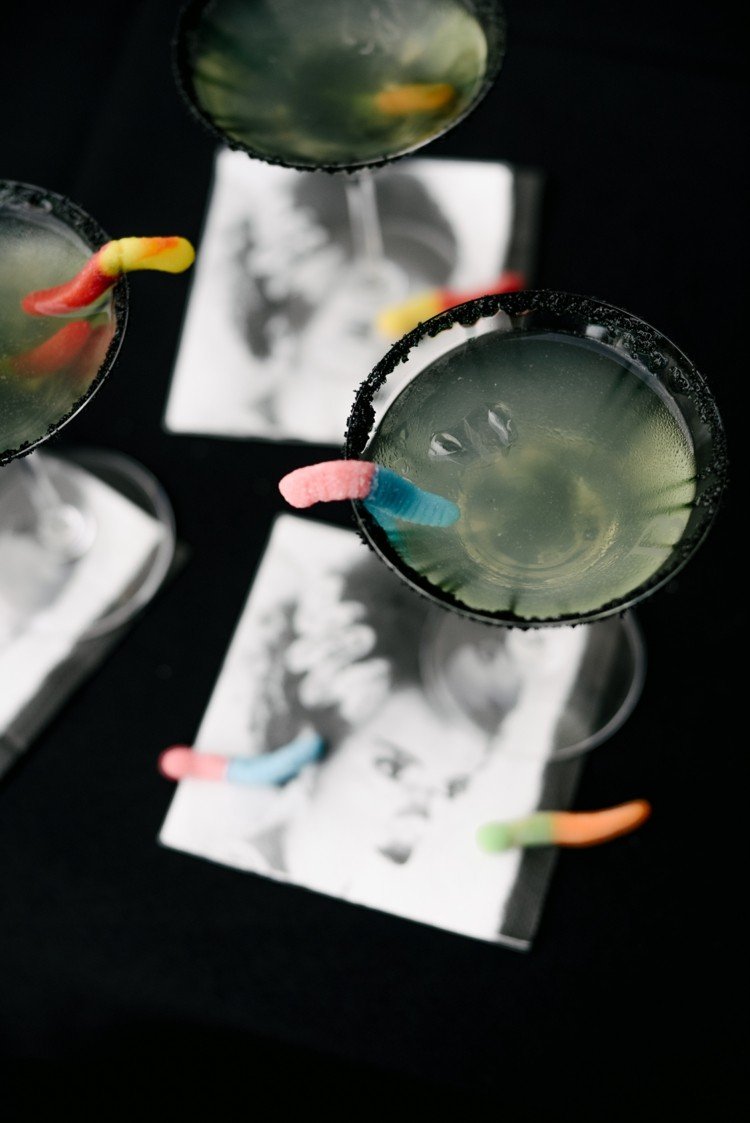 červy-jablko-vodka-strašidelné-foto