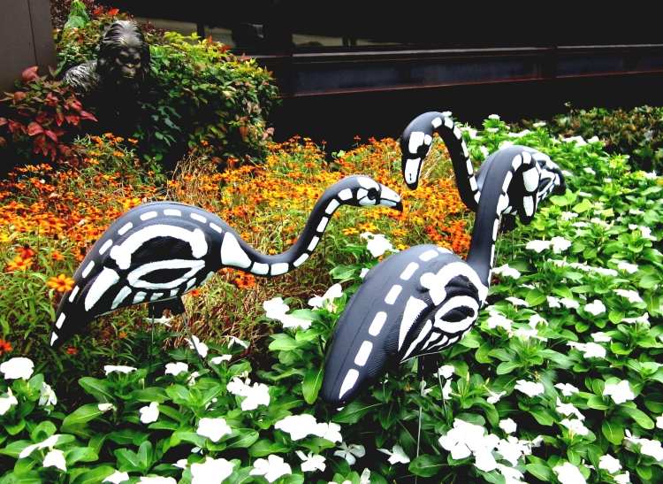 Tinker Halloween dekorácia -plameňáci-záhradná dekorácia-záhrada-čierno-biela-vtipná-kreatívna