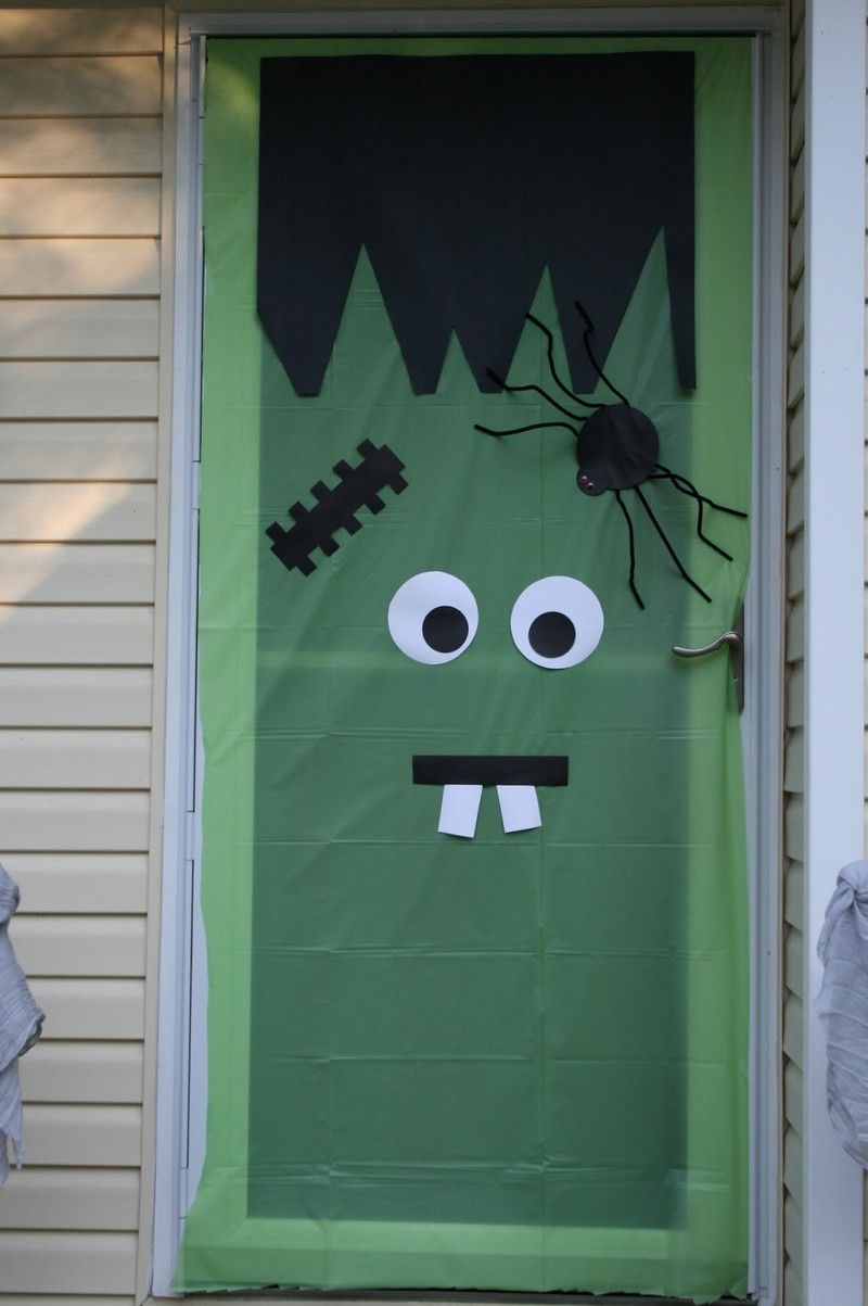 Vyrobte si na Halloween dekorácie dverí Frankenstein sami halloween-dekoracia-dom-frankenstein-zelena latka
