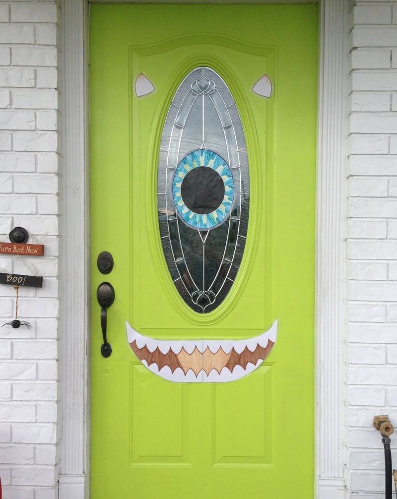 Mike Wazowski zo spoločnosti Pixar Film Monsters Ag halloween-house-door-deco-glass-cut-out-Mike-Wazowski-monsters-ag
