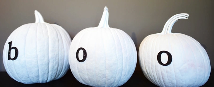 halloween nápady dekorácie biela tekvica maľovanie elegantný