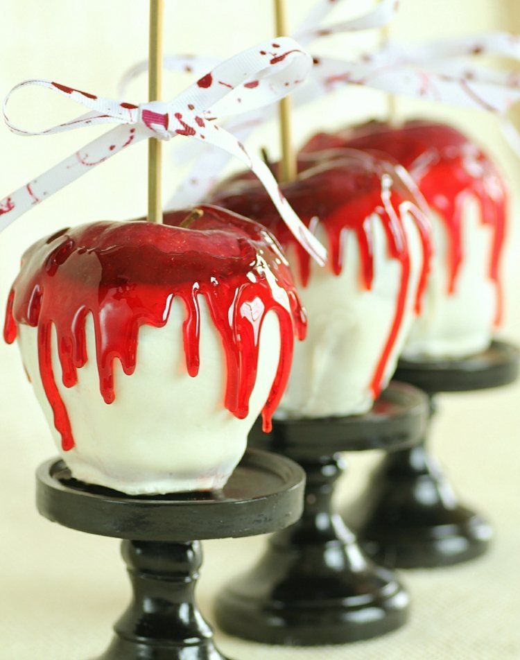 halloween jedlo dezert kandizovaná jablková krv imitácia