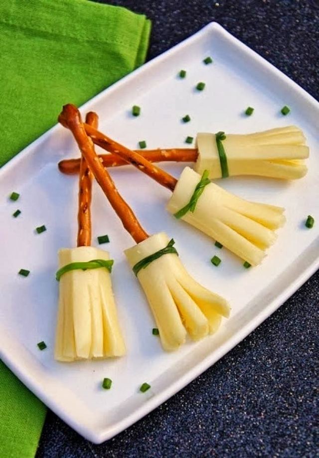 halloween-food-idea-kids-party-slaný-stick-syr