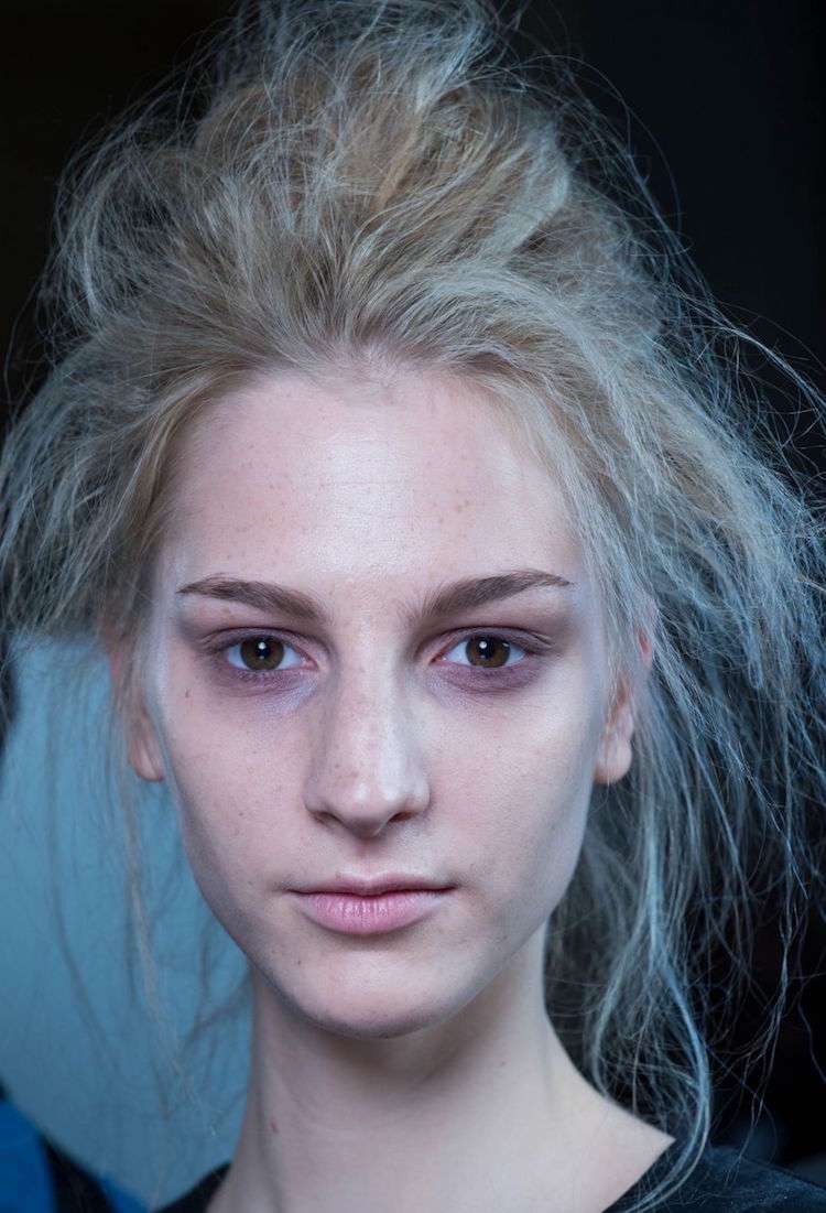 Zombie účes - strapatý, podpichovaný, strapatý halloween-účesy-strašidelné-škádlenie-zombie-urob si sám