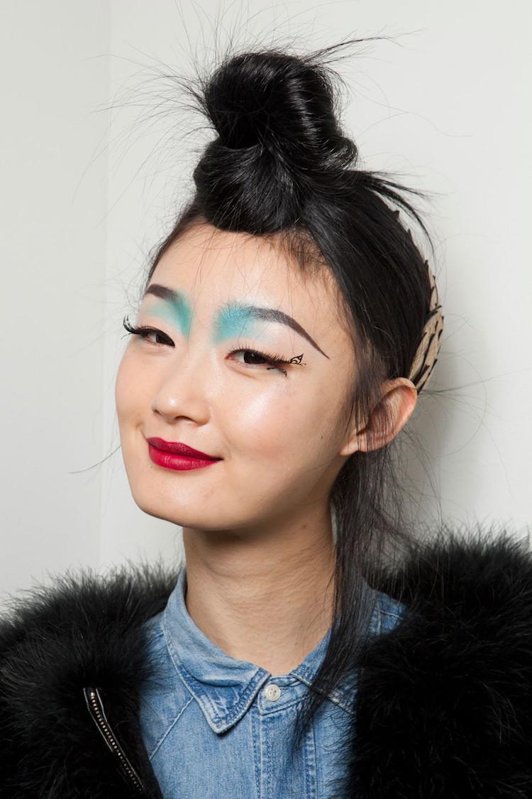 Drdol na čele pre bláznivé, ľahké strihanie vlasov halloween-účesy-drdol-predný-top-drdol-rýchly