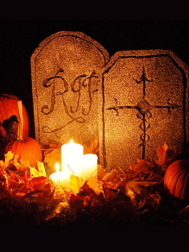 Halloween-záhradná dekorácia-urob si sám-polystyrén-náhrobné kamene-drotár