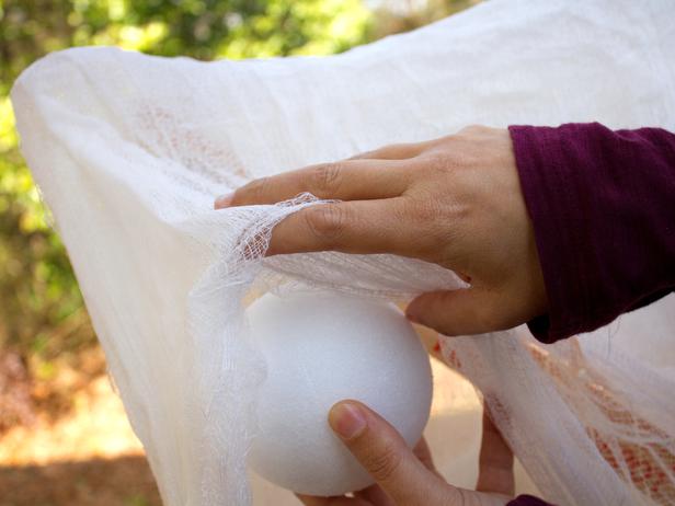 Halloween-záhradná dekorácia-urob si sám-duch-malé-polystyrénové gule