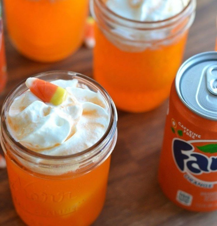 halloween-nápoje-deti-cukrík-fanta-šľahačka-zmrzlina-zmrzlina-dekorácia