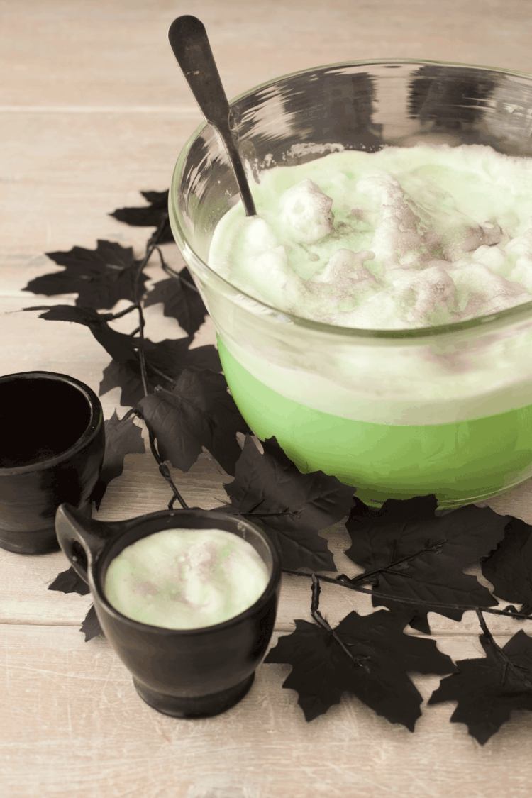 halloween-drinky-deti-zazvor-ale-limetka-jedlo-pena-zmrzlina