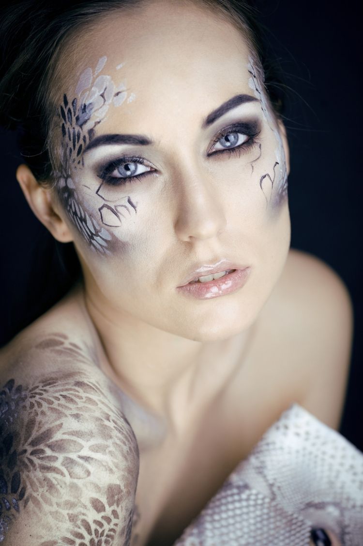 halloween-čarodejnícky kostým-ľadová princezná-jemné-líčenie-líčenie