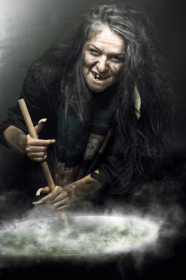 halloween-čarodejnice-make-up-tipy-čierne-zuby-farba-pazúry