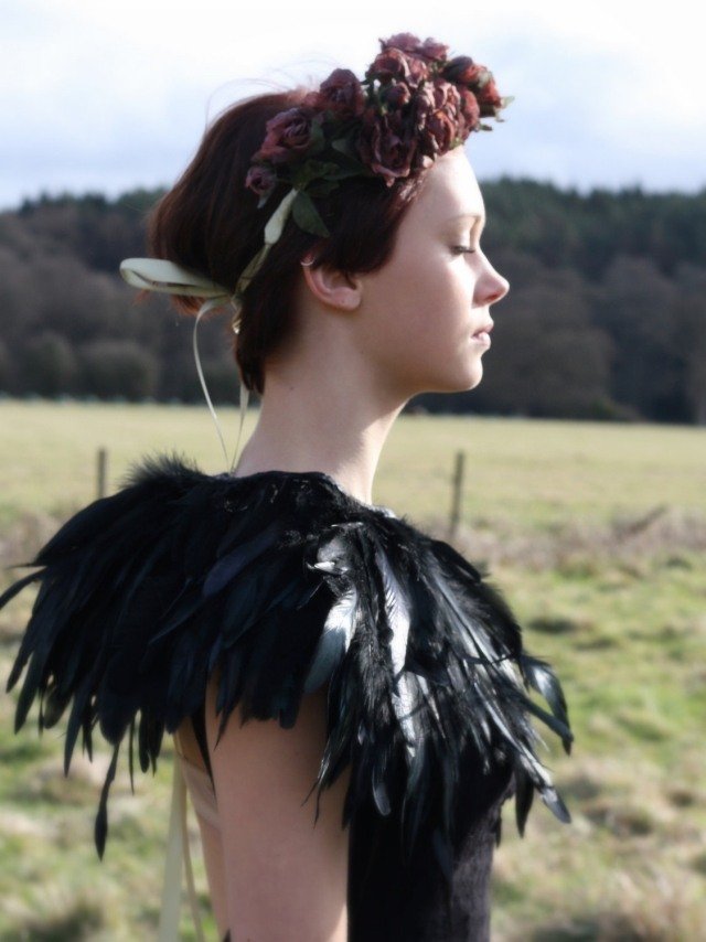 halloween-čarodejnícky-kostým-čierne perie