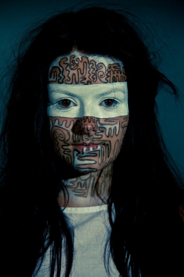 halloween-kostým-nápad-voodoo-čarodejnica-líčenie