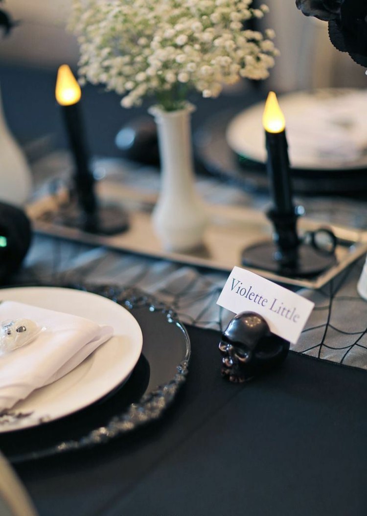 svadobná halloween lebka čierna biela platňa kvety váza