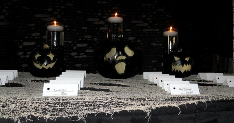 svadobné halloween tekvicové tváre miesto karty pavučina obrus