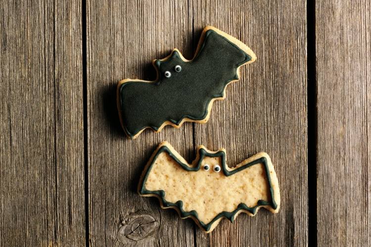 Ozdobte halloweensku piškótu polevou
