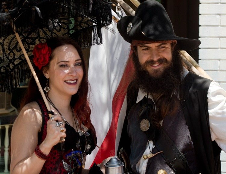 darebák pirát čiernej brady so svojim spoločníkom na halloweensky kostým pre nositeľov brady
