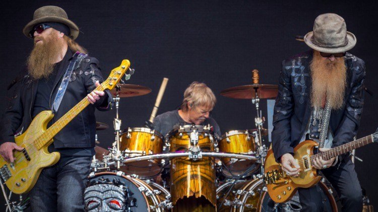 rocková kapela zz top s dlhými bradami