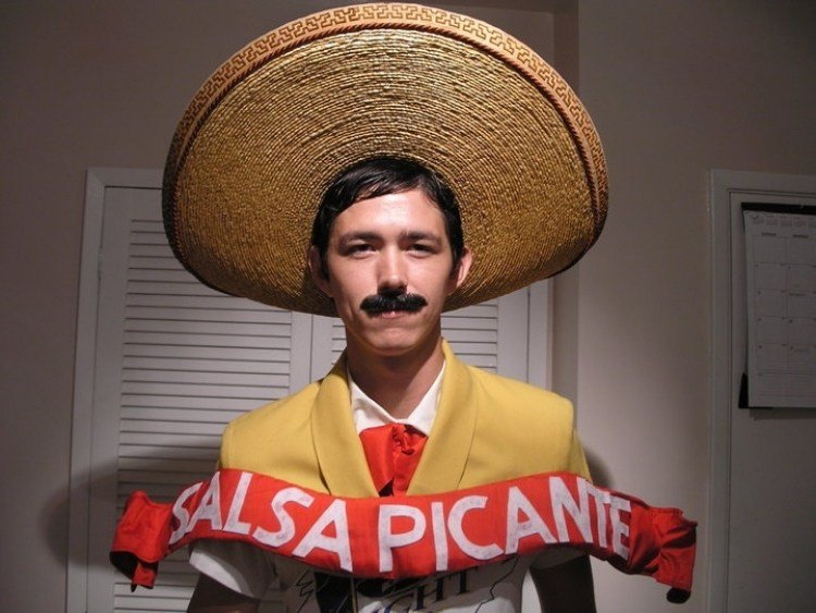Pánsky kostým inšpirovaný štítkom mexickej salsy halloween-prestrojení-muži-urob si sám-pantomíma-umelec-čierna-biela.jpg-mexický-klobúk-veľký štítok