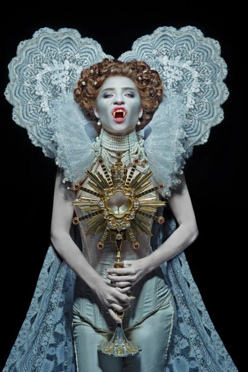 Hororové príbehy Inšpirácie na halloweenske kostýmy Inšpirácie kostýmov Elisabeth Battory