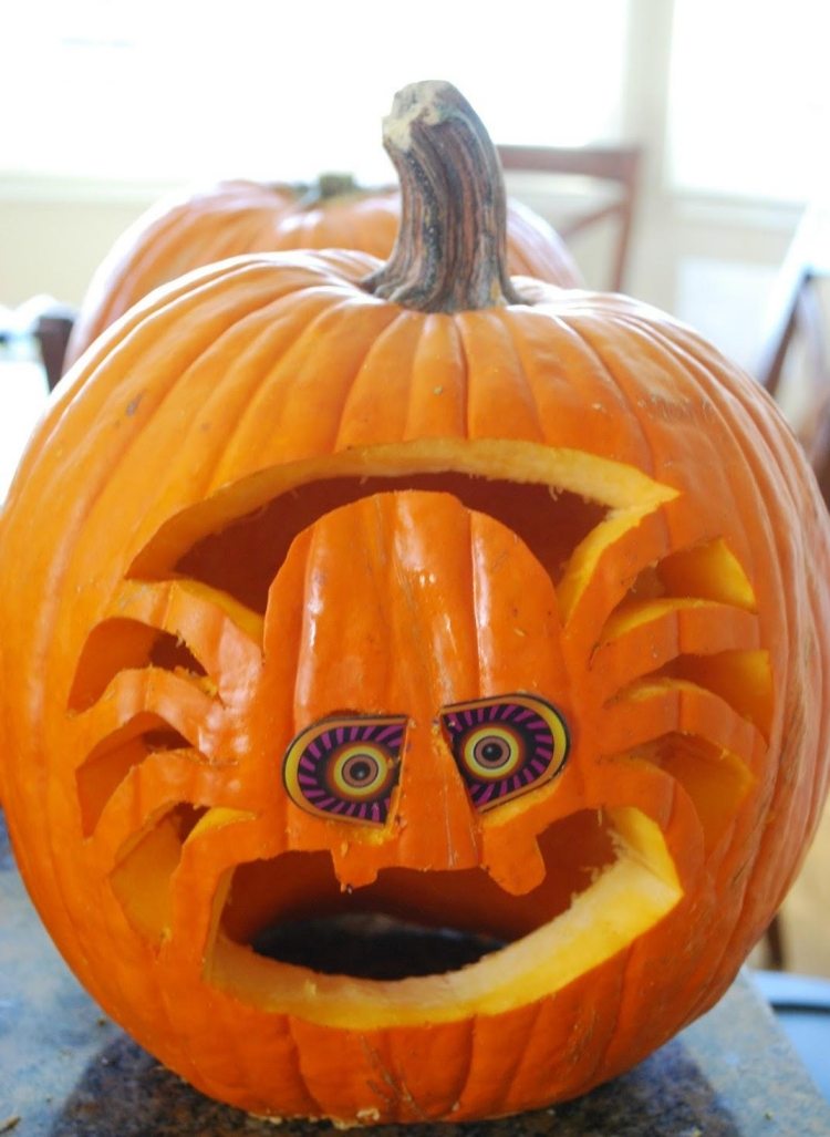 Na Halloween vyrežte z tekvice veľkého pavúka halloween-obrubník-vyrezavanie-šablóny-pavúk-vyhĺbenie-vyrezávanie