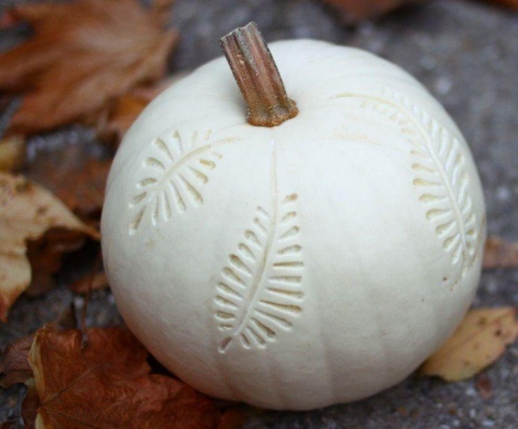 jesenná dekorácia s tekvicami - vyrezávané listy halloween-obrubník-vyrezávanie-šablóny-listy-filigránové-vystrihnuté-dekoratívne