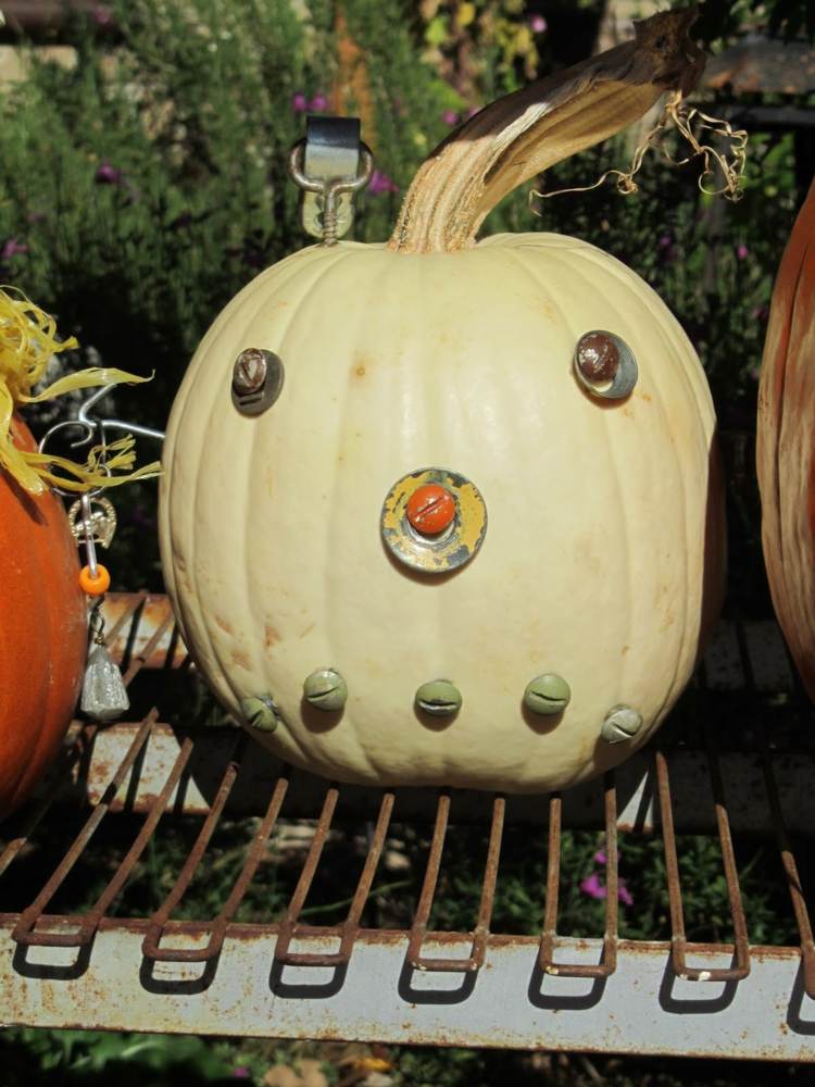 halloween tekvice biele tlačidlo tvár drotár nápad