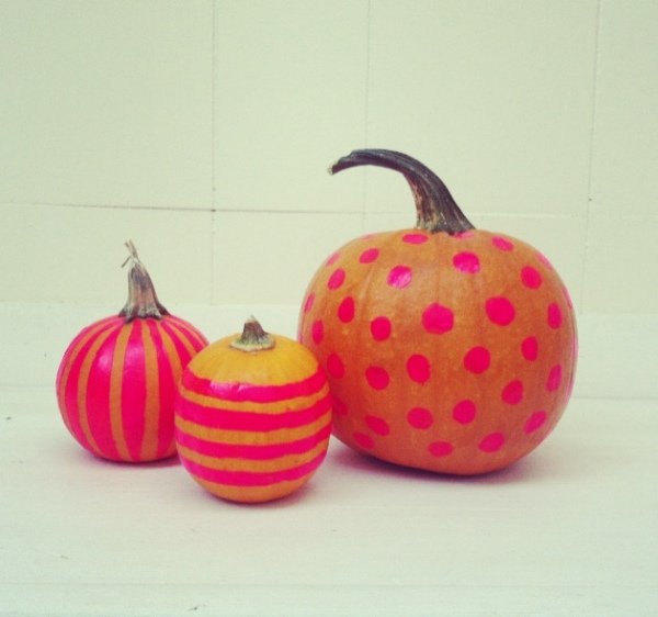 Halloween tekvice maľujú rôzne ružové vzory Tekvice maľujú rôzne vzory na ružovo