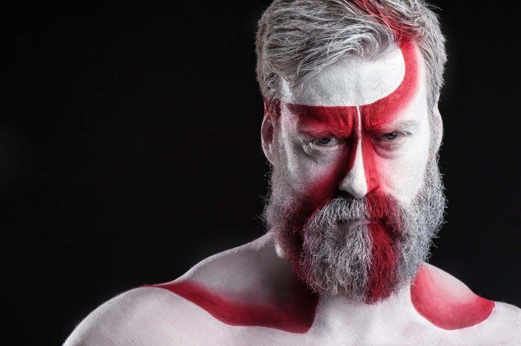 Odličujte telo a tvár bielymi a červenými farbami na Halloween