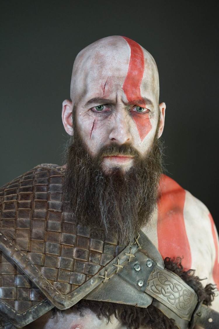 zombie make -up warrior so zodpovedajúcimi farbami a oblečením a detailným zobrazením