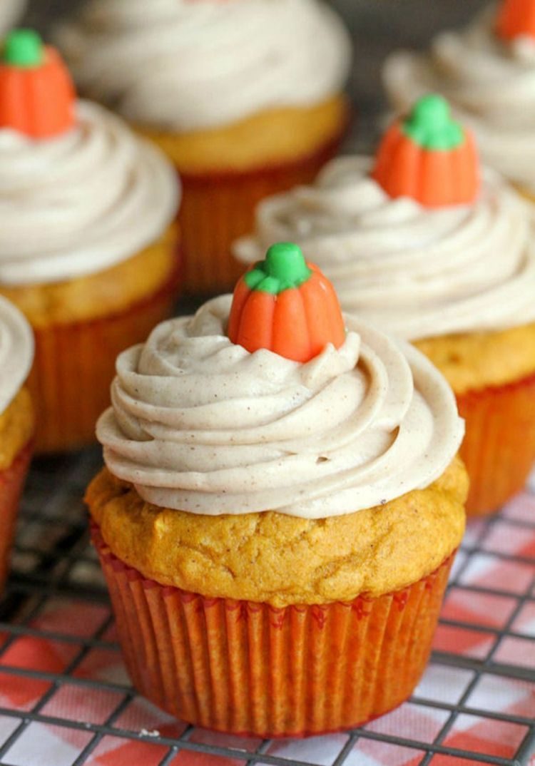 tekvicové dekorácie halloween recepty muffiny maslový krém