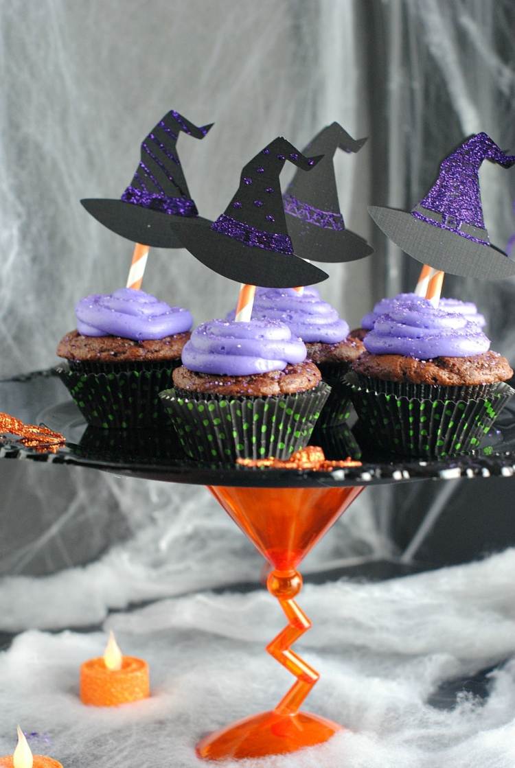 halloweenske muffiny dekoračné nápady čarodejnícky klobúk topper urobte sami