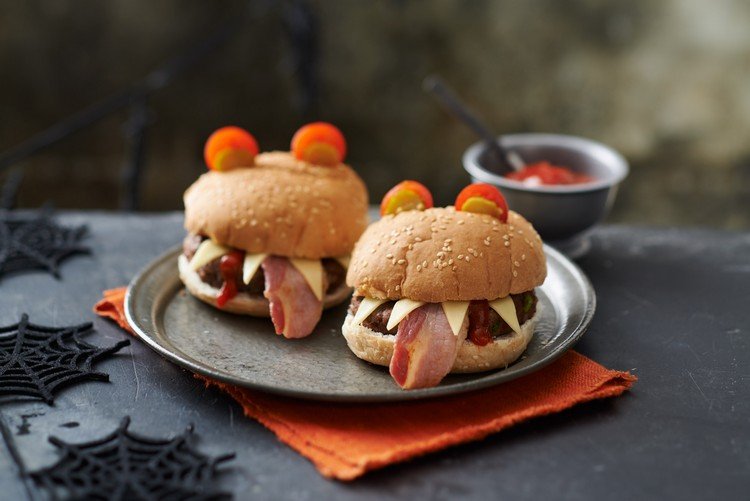 Recepty na halloweenske jedlo pre deti, párty, párty, monštrum, hamburger