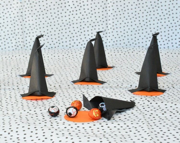 Balenie cukroviniek na Halloween-papier-čarodejnícke klobúky-drotárstvo-kreatívne nápady