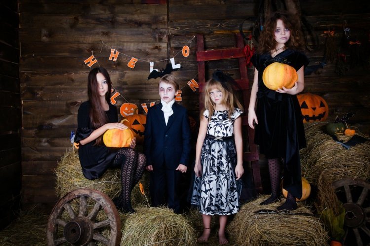 Desivé hry sú skutočne zábavné a pre tínedžerov skvelá aktivita halloween-hry-party-teen-tekvica-slamený rebrík-chlapec-dievčatá