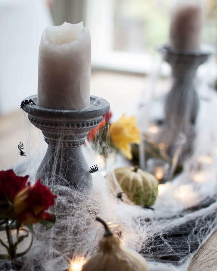 Spider web dekorácia na stôl na Halloween