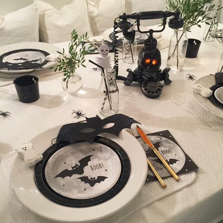 Motívy netopierov na ozdobu stolu na Halloween