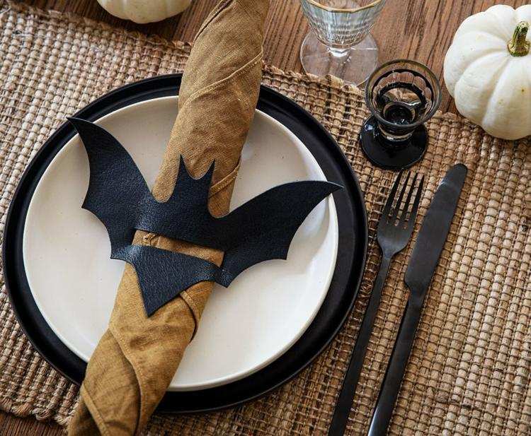 Prsteň na obrúsok s pálkou na Halloween