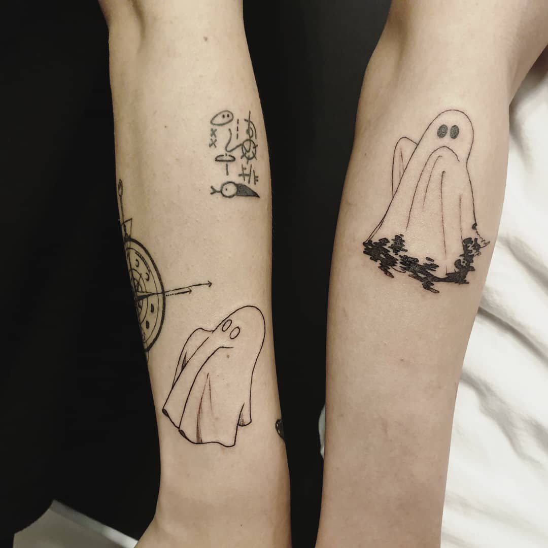 Ghost Tattoo, čo znamená malé tetovanie pre ženy, nadlaktie