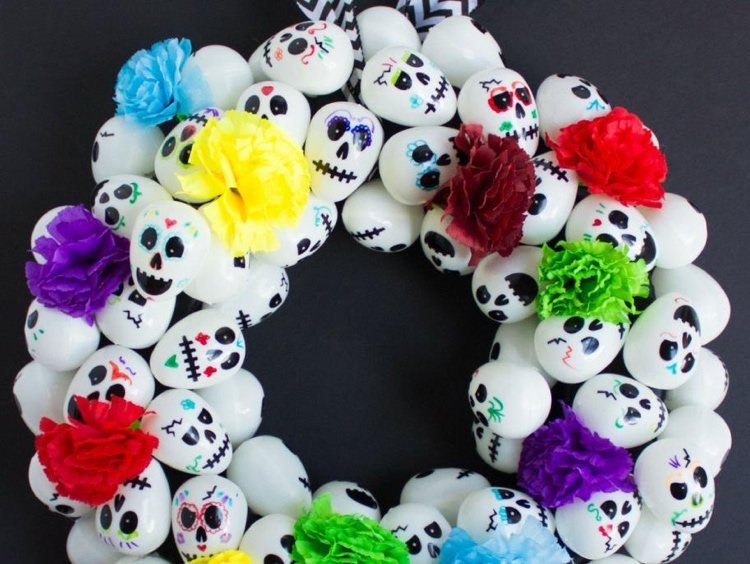 Urobte si sami dverný veniec na Halloween Pokyny s lebkou