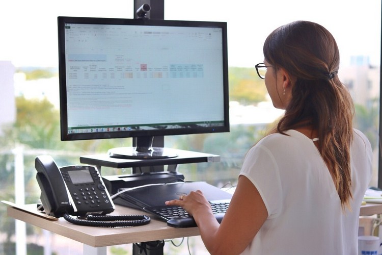 Udržujte si pokoj v každodennom pracovnom živote a stojte za pracovným stolom