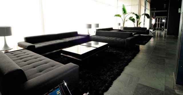 koberec čierna farba kožušiny alpaka Yaku Black Prince Hotel Lobby koberec čierna kožušina alpaka Yaku Black Prince Hotel Lobby