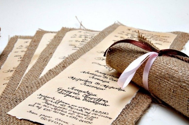 Zabaľte do ľanovej látky s ružovou saténovou stuhou