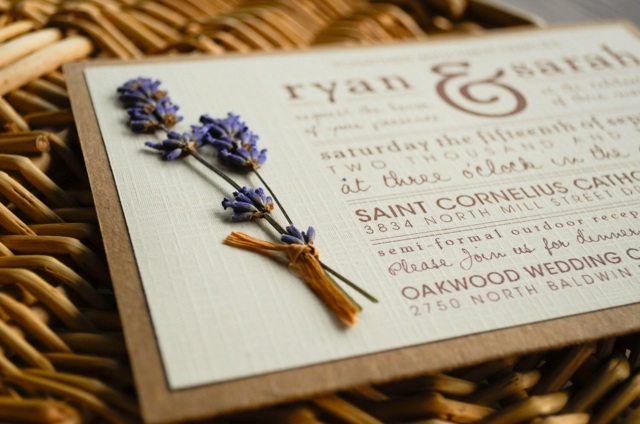 Svadobná karta suchý kvet zdobí vidiecky štýl